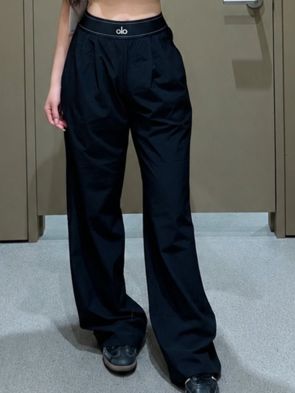 Black ALO Yoga  Women's High Waisted Loose Fit Yoga Trousers 🕊️ Regular 🌙 NWT